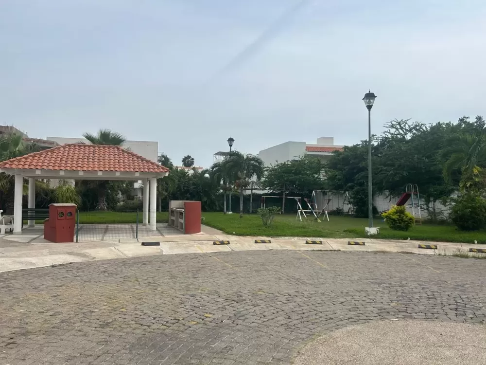 SE VENDE 2 LOTES EN CERRITOS RESORT