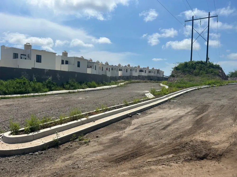 LAND ON AV. SAN MARINO